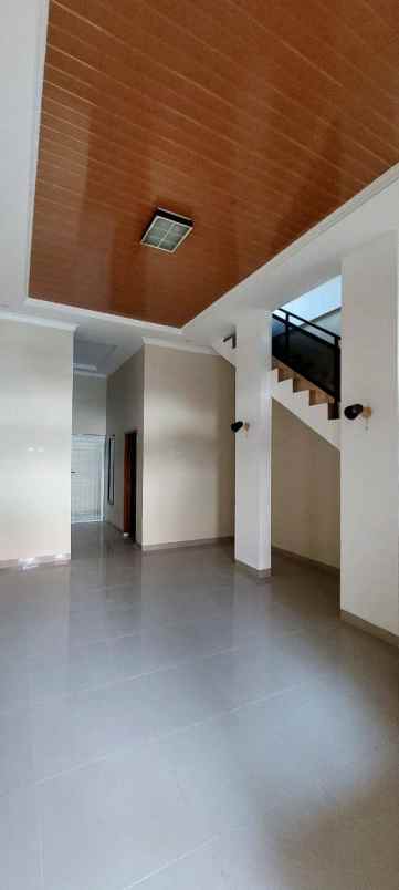 rumah 2 lantai siap huni di harapan indah