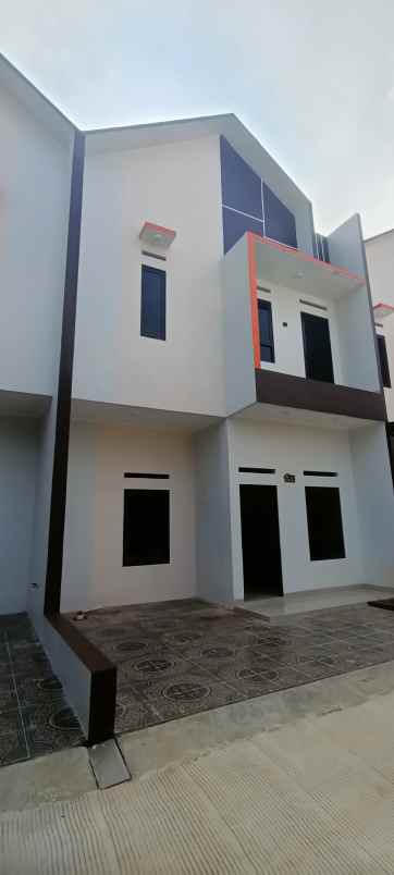 rumah 2 lantai siap huni di kota depok