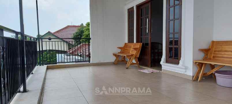 rumah 3 lantai murah di pesona khayangan