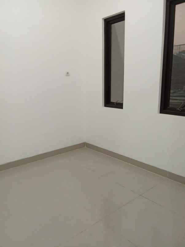 rumah bagus 2 lantai di harapan indah harga nego