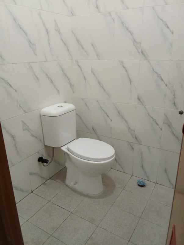 rumah bagus 2 lantai di harapan indah harga nego