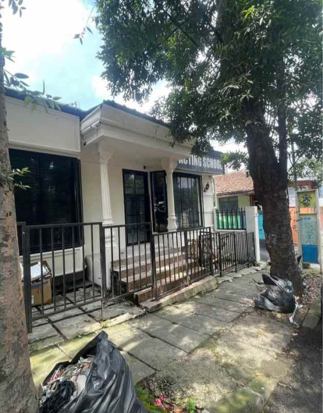 rumah bagus untuk klinik cafe kantor di dago bandung