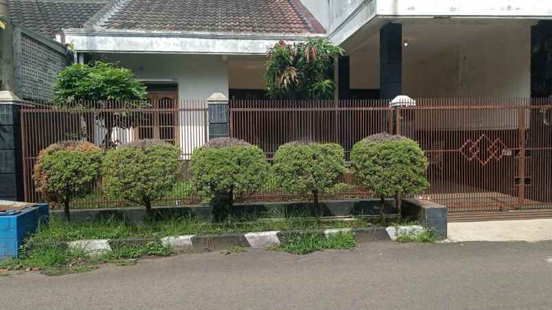 rumah bandung 2 km stasiun kiaracondong siap huni