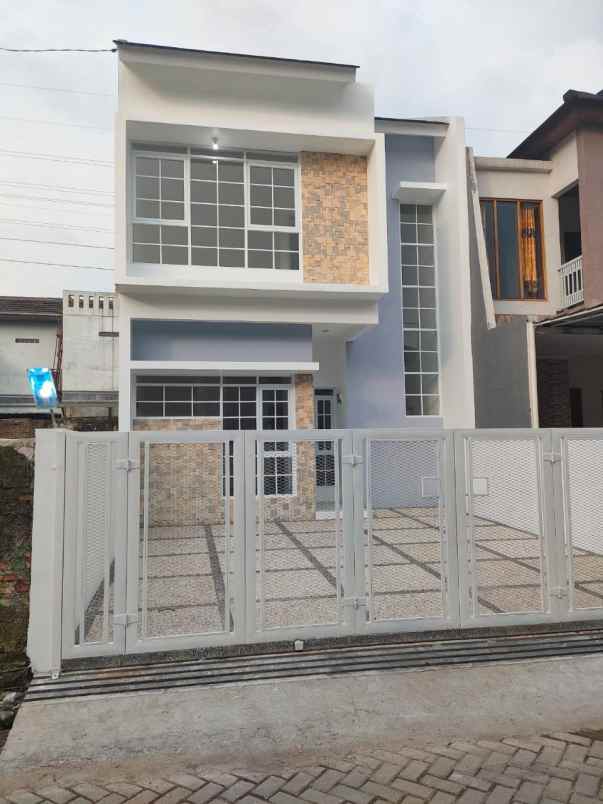 rumah baru 2 lantai di cisaranten bandung murah