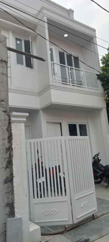 rumah baru di komplek pondok kelapa jakarta timur