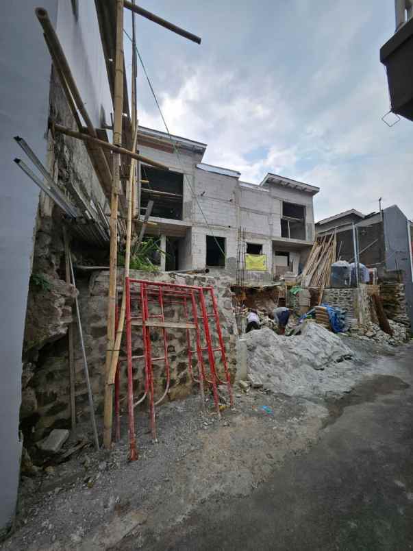 rumah baru kelapa dua wetan ciracas dekat halte bus