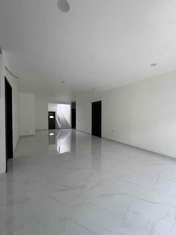 rumah baru siap huni lokasi strategis di area bsd city