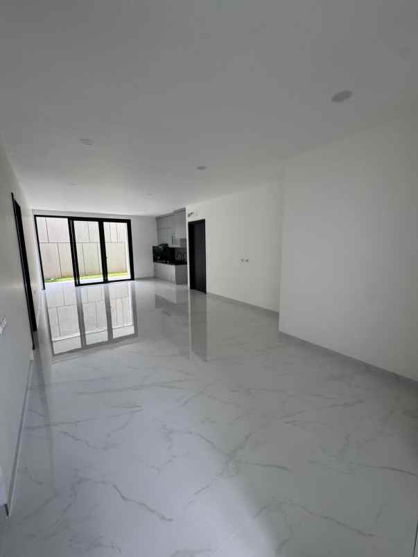 rumah baru siap huni lokasi strategis di area bsd city