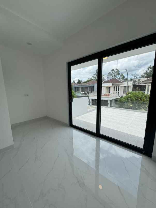 rumah baru siap huni lokasi strategis di area bsd city