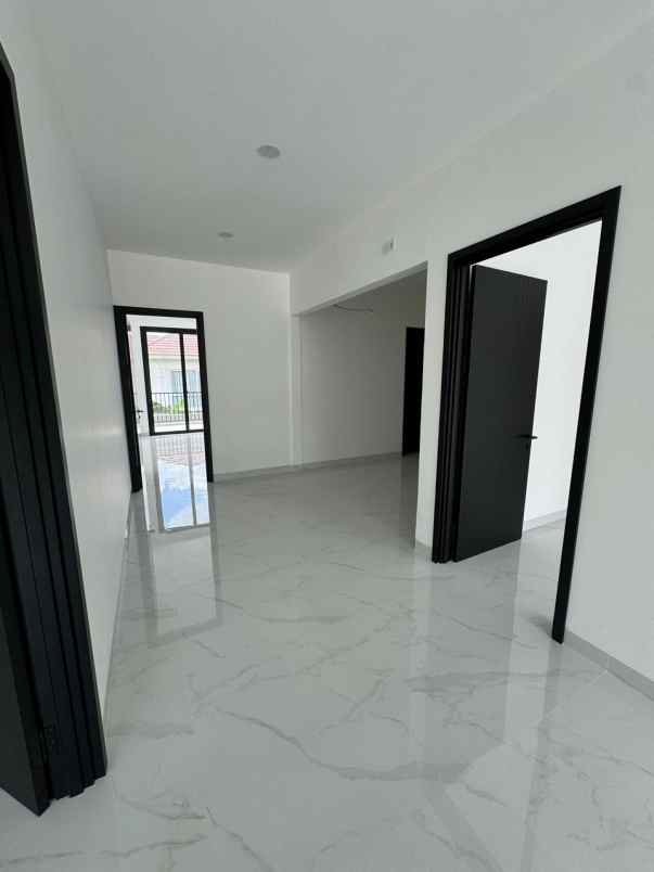 rumah baru siap huni lokasi strategis di area bsd city