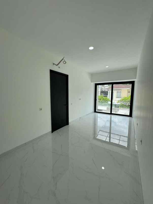 rumah baru siap huni lokasi strategis di area bsd city