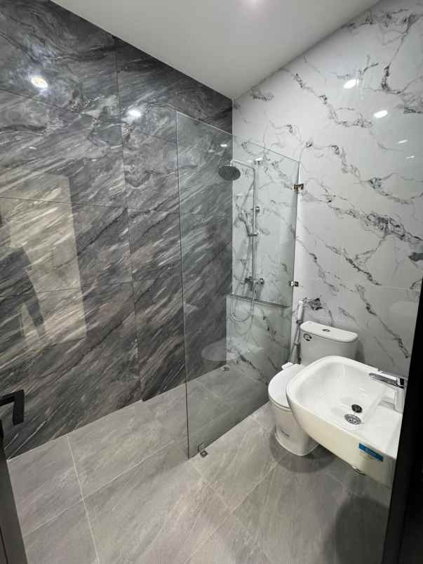 rumah baru siap huni lokasi strategis di area bsd city