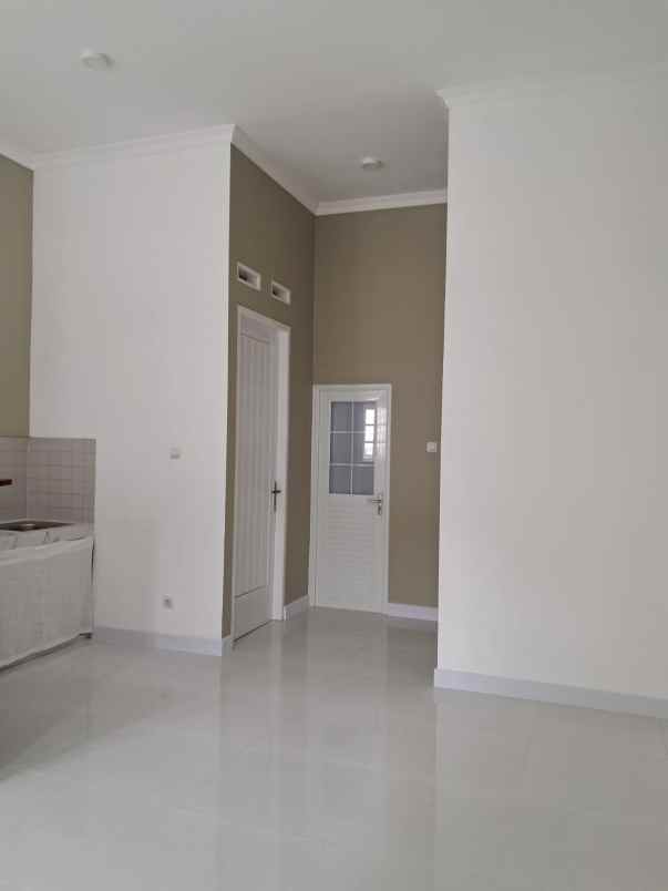 rumah baru siap huni lokasi strategis di griyaloka bsd