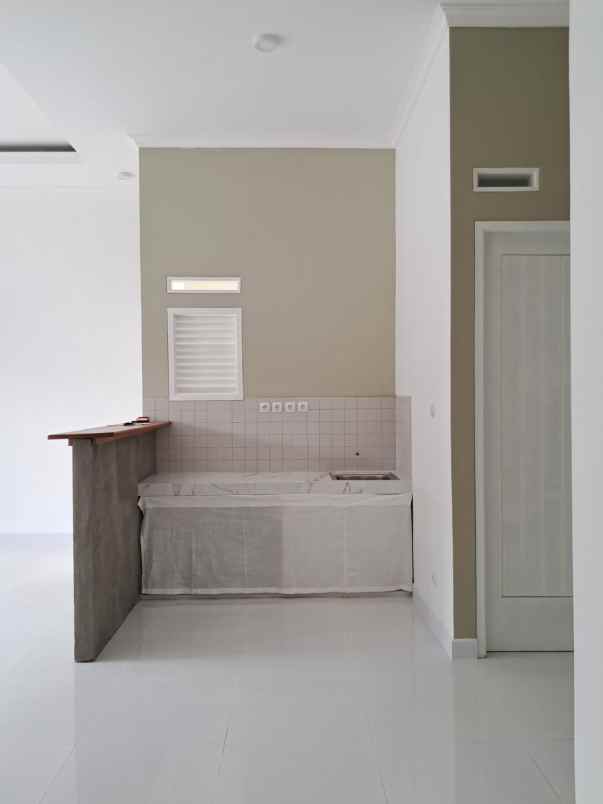 rumah baru siap huni lokasi strategis di griyaloka bsd