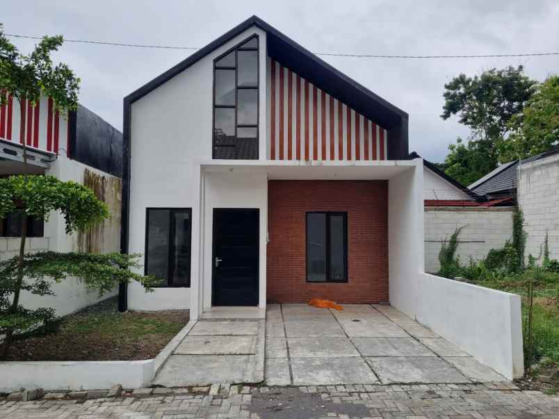 rumah cantik impian dekat area permukiman