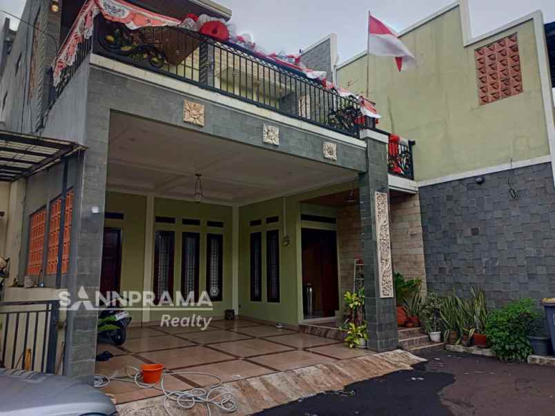 rumah cantik mewah 2 5 lantai shm dan siap huni rilin