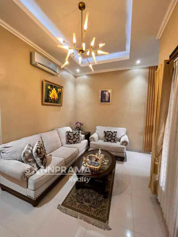 rumah cantik mewah 2 5 lantai shm dan siap huni rilin