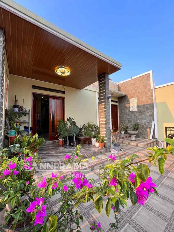 rumah cantik mewah 2 5 lantai shm dan siap huni rilin