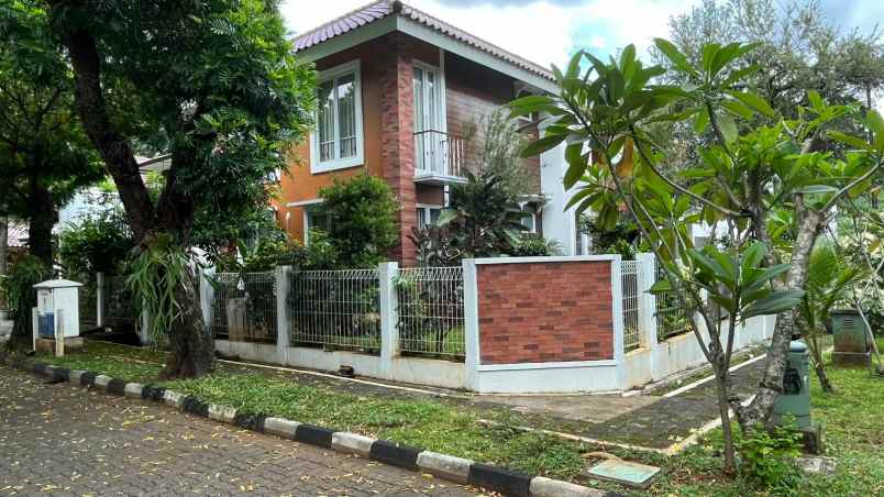 rumah cantik posisi hook di villa cinere mas depok