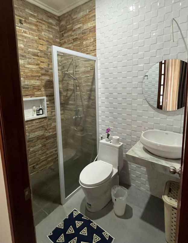 rumah cantik posisi hook di villa cinere mas depok