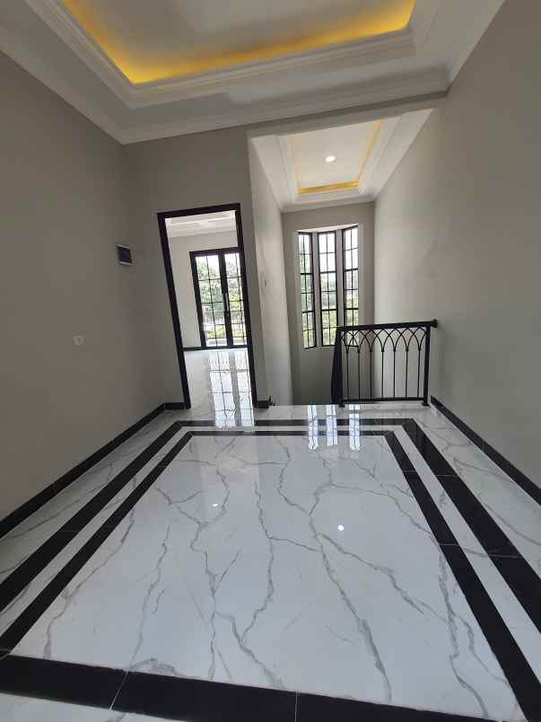 rumah classic bergaya eropa modern di kalimulya depok