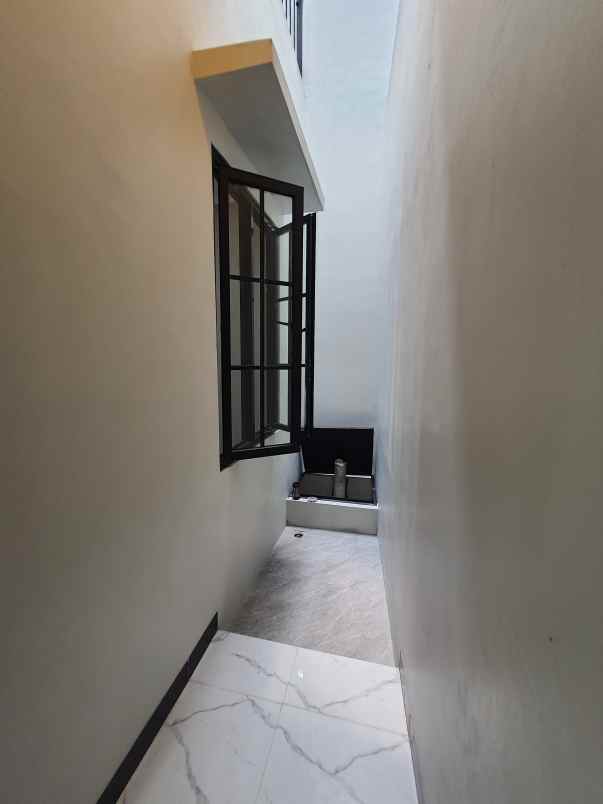 rumah classic bergaya eropa modern di kalimulya depok