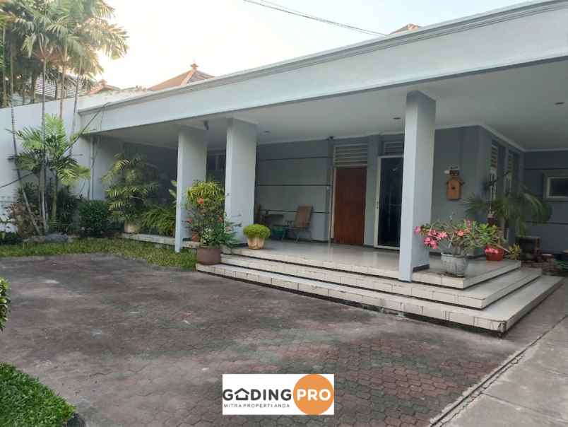 rumah classic lahan luas