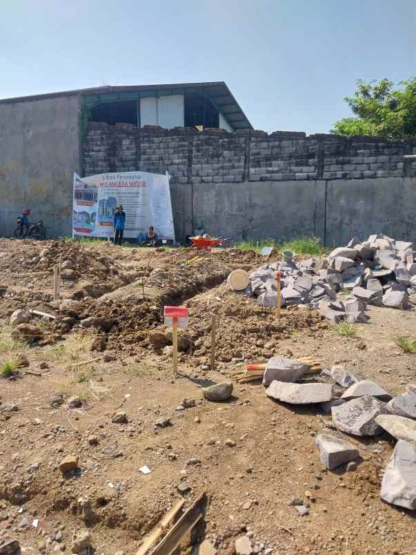 rumah dekat pasar bangetayu kota semarang