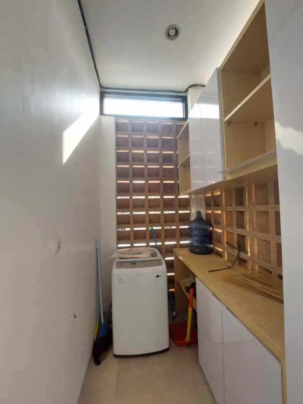 rumah design modern tropis di matraman jaktim