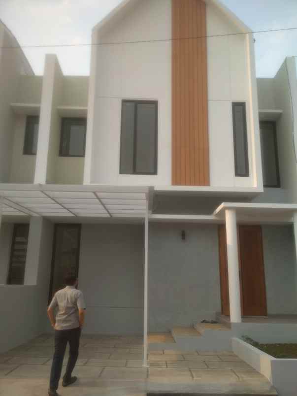 rumah dua lantai harga minimalis