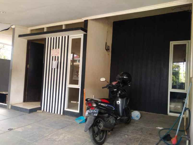 rumah hook 1 5 lantai simprug poris