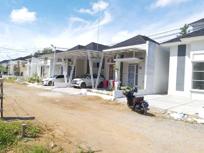 rumah jalan paris 3 padat karya