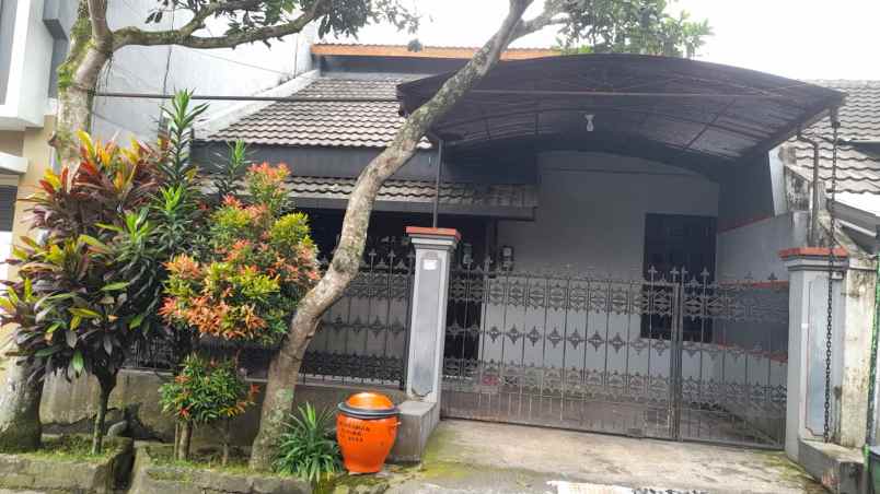 rumah jln mayjen sungkono malang