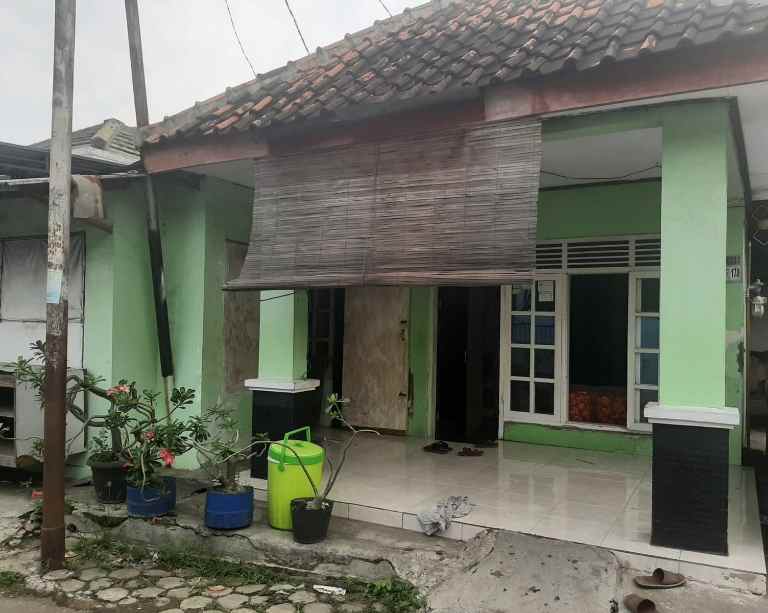 rumah kampung siap huni dan strategis