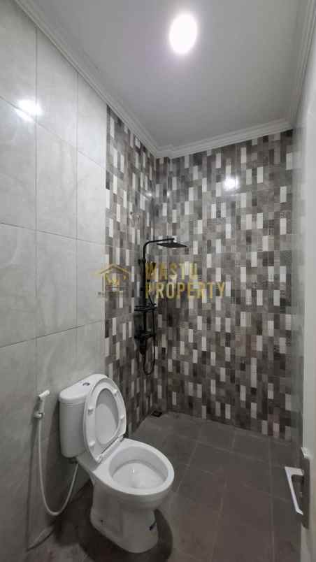 rumah klasik eropa siap huni di utara maguwoharjo