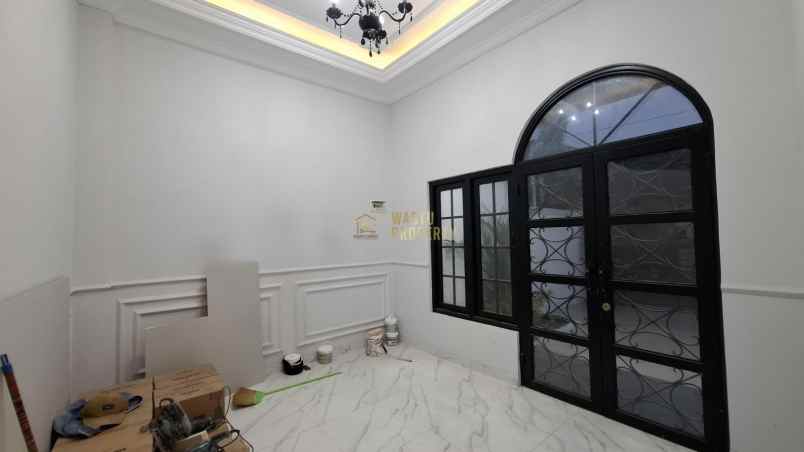 rumah klasik eropa siap huni di utara maguwoharjo