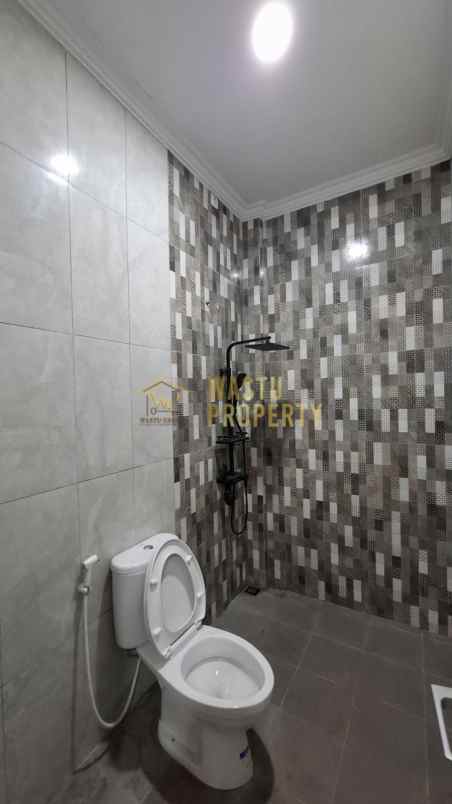 rumah klasik eropa siap huni di utara maguwoharjo