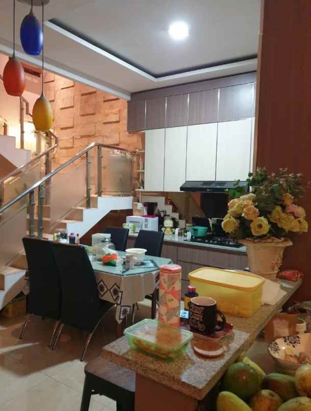 rumah komp taman mutiara cibabat ada rooftop 3 lantai