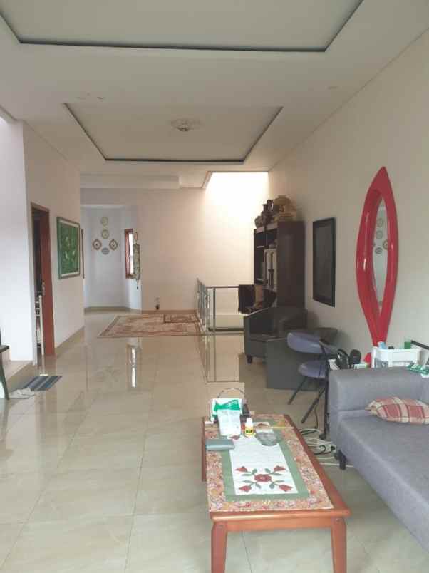 rumah komp taman mutiara cibabat ada rooftop 3 lantai
