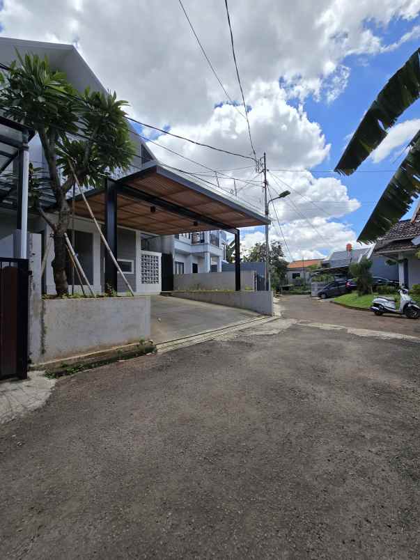 rumah konsep scandinavian di pondok bambu jaktim