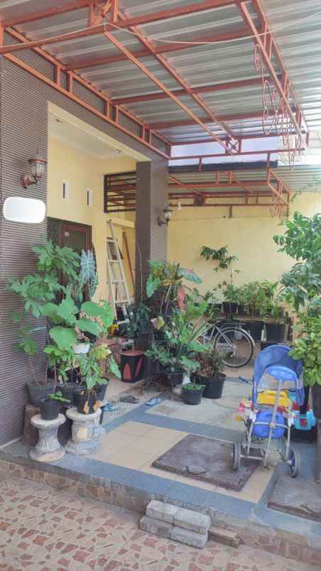 rumah lebak indah regency queen victoria 2200w