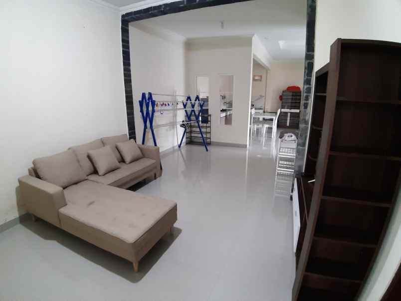 rumah luas dan full furnish 3 menit dari pasar gentan