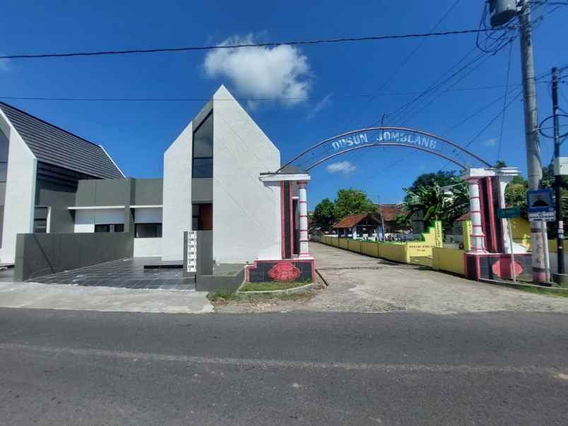 rumah mangku aspal lebar di gabusan