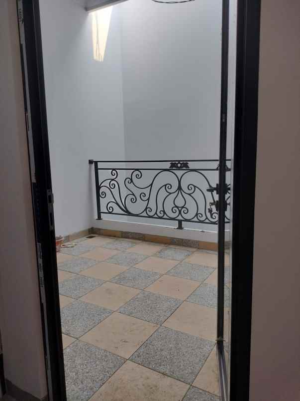 rumah mewah 2 lantai di ciganjur jakarta selatan