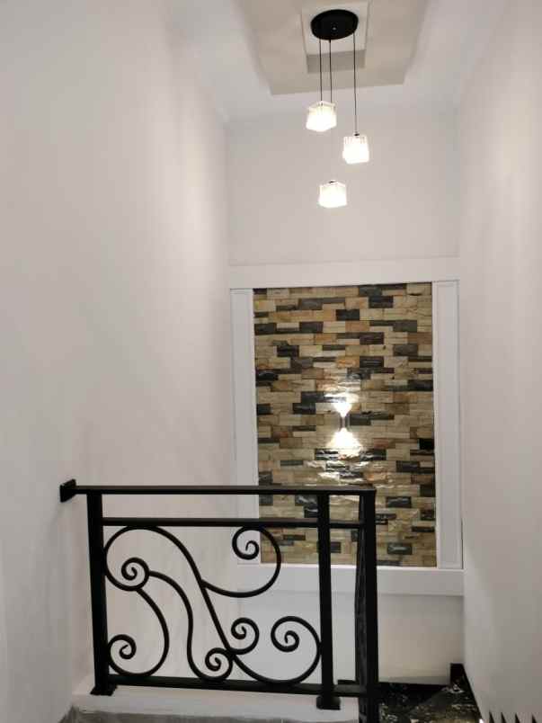 rumah mewah 2 lantai di ciganjur jakarta selatan