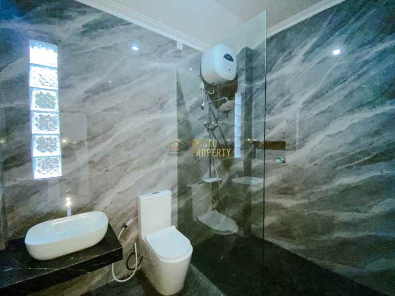 rumah mewah 3lantai harga miring di maguwoharjo