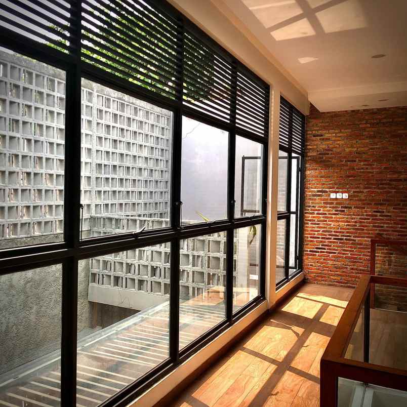 rumah mewah dalam komplek besar di lebak bulus jaksel