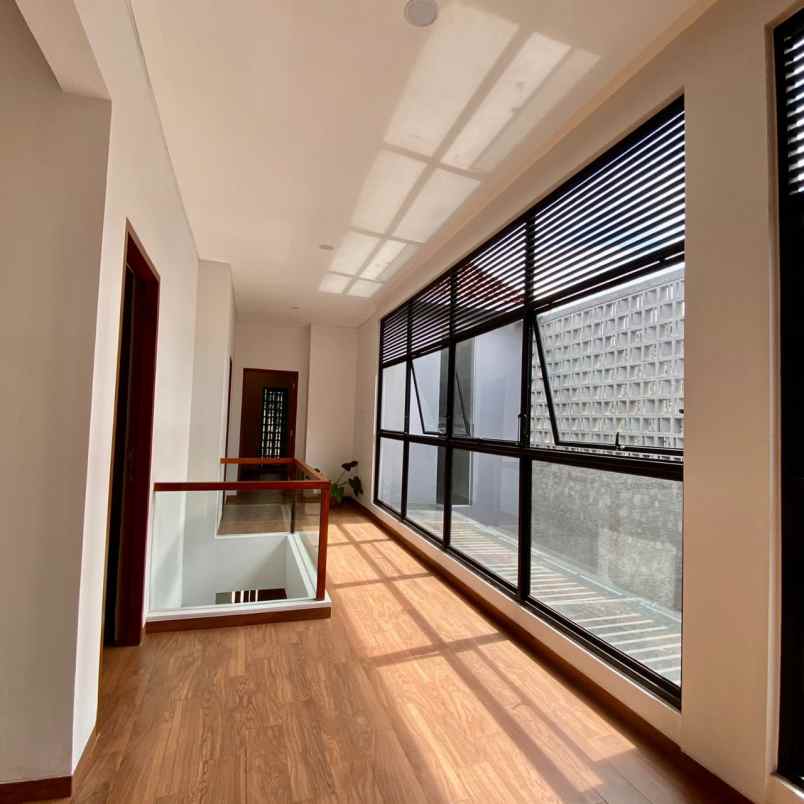 rumah mewah dalam komplek besar di lebak bulus jaksel