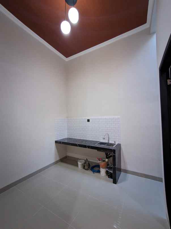 rumah minimalis bangunan baru di bekasi timur regency