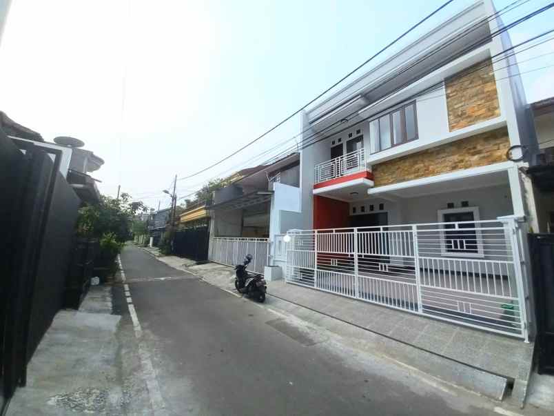 rumah minimalis baru di pondok kelapa jakarta timur